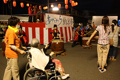 盆踊りの様子