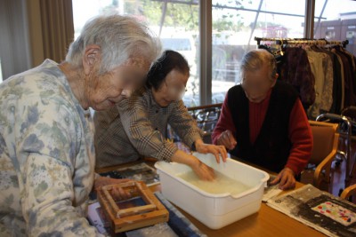 紙すきの様子その１