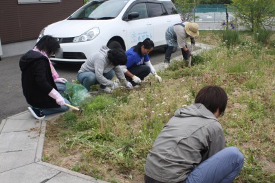 除草作業の様子その２