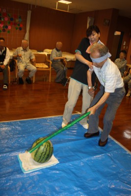 すいか割りの様子